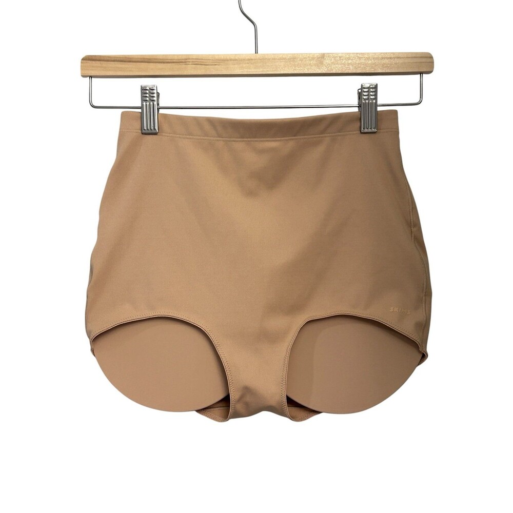 SKIMS Body Butt Enhancing Padded Briefs - Clay Small New with tags